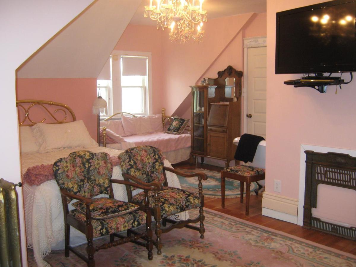 Wakamow Heights Bed And Breakfast Moose Jaw Exterior foto