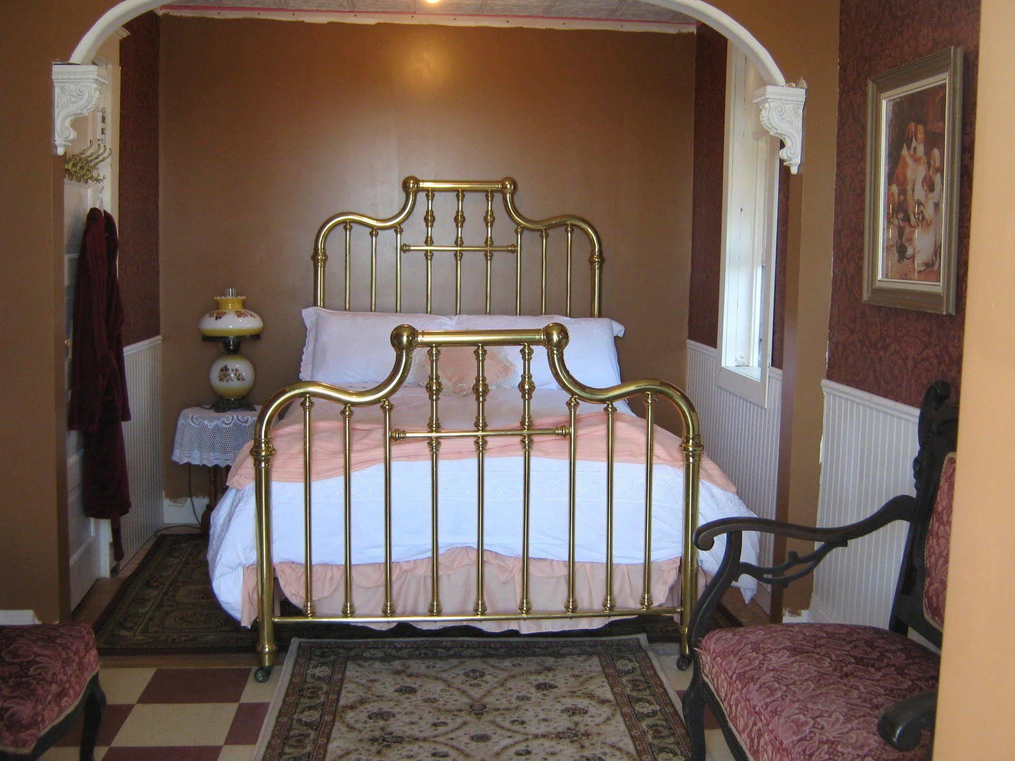 Wakamow Heights Bed And Breakfast Moose Jaw Exterior foto