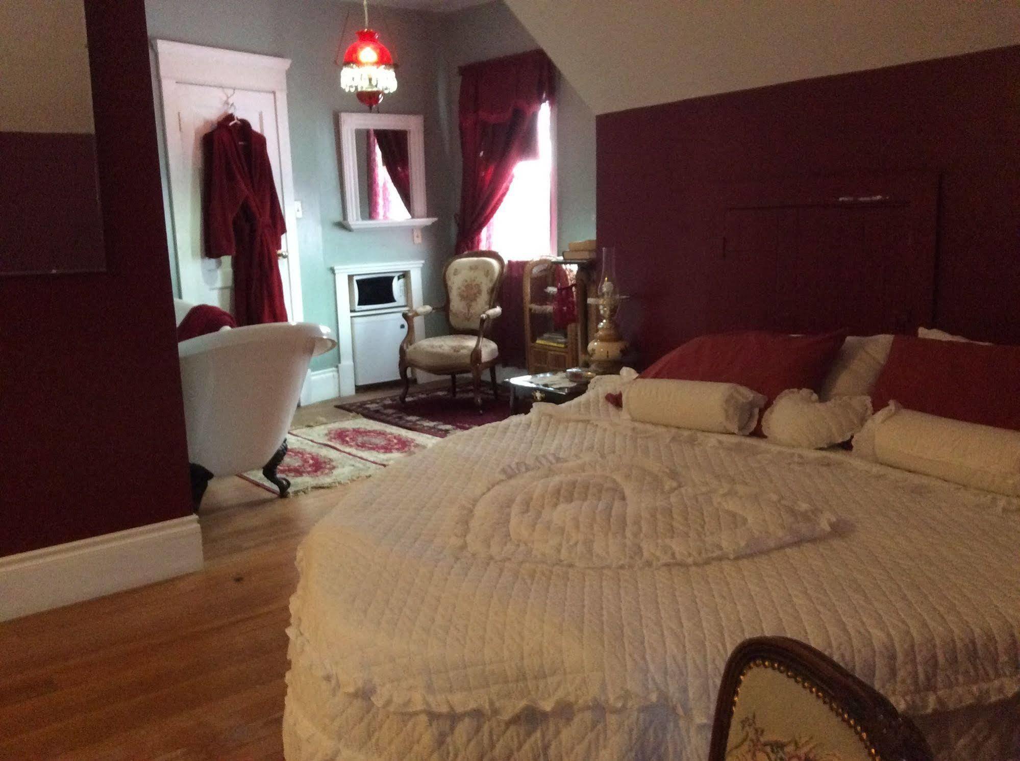 Wakamow Heights Bed And Breakfast Moose Jaw Exterior foto