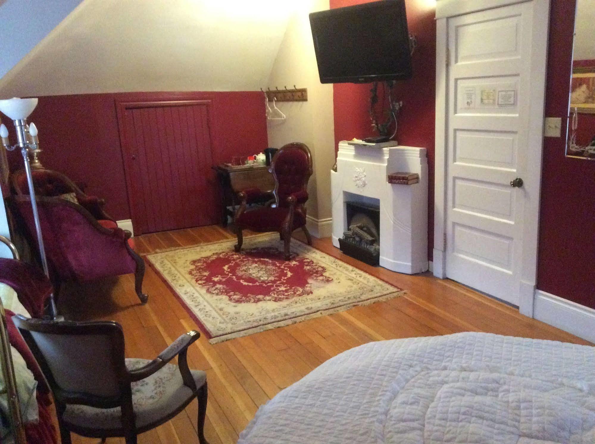 Wakamow Heights Bed And Breakfast Moose Jaw Exterior foto